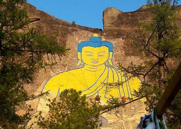 33-метровый Будда Шакьямуни