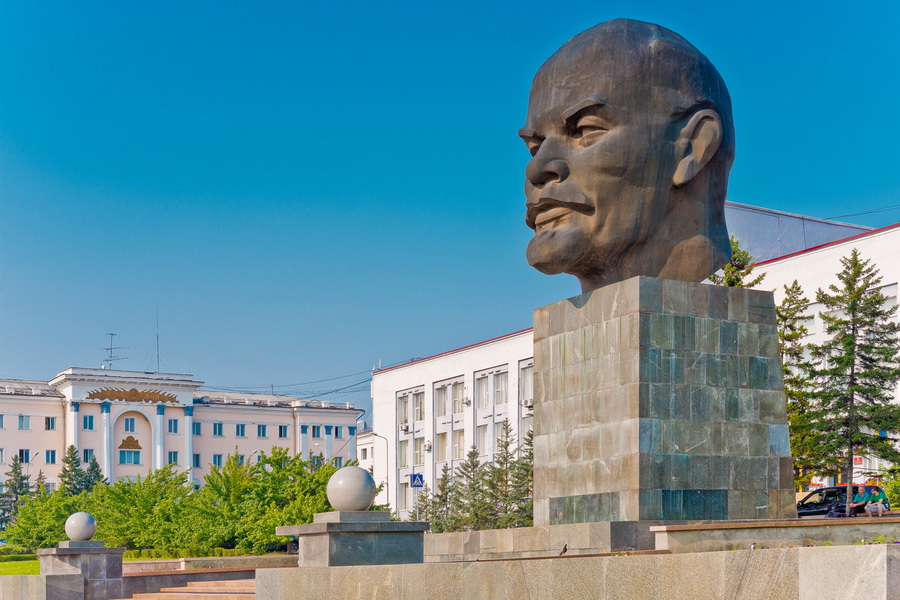 Памятник В.И. Ленину в виде головы